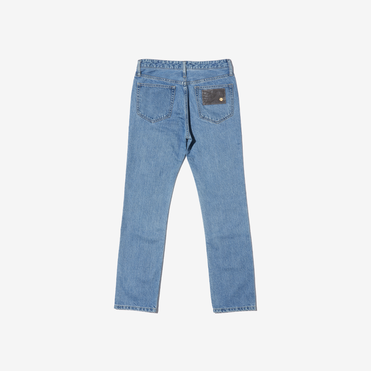 G-FRANCOのレディースジーンズ、SLIM TAPERED（スリムテーパード）Light Blue（ライトブルー）の背面からの全体図