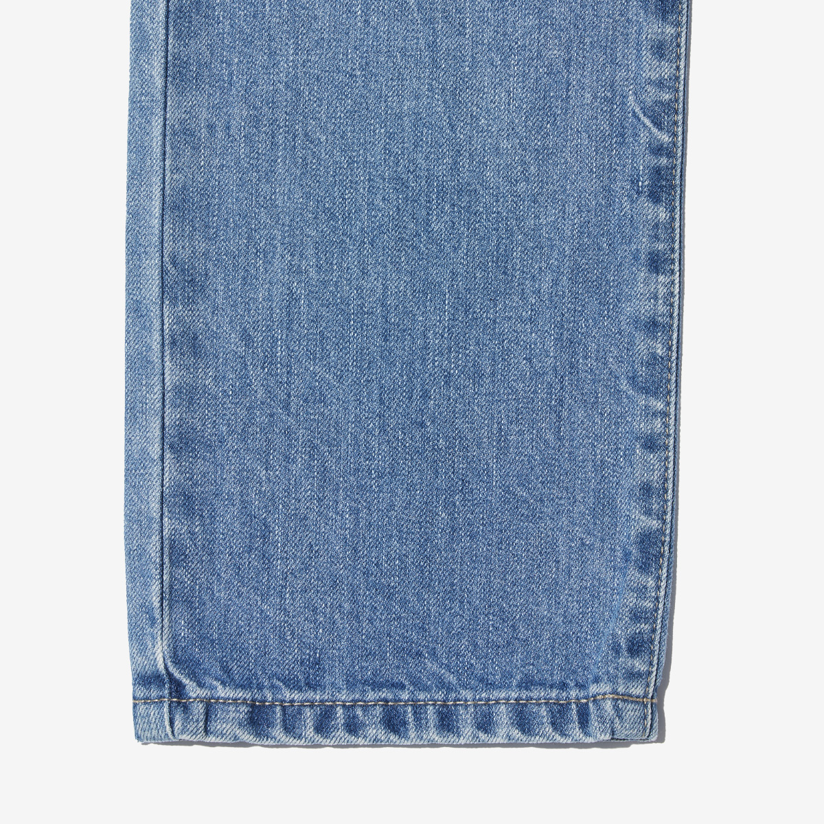G-FRANCOのレディースジーンズ、SLIM TAPERED（スリムテーパード）Light Blue（ライトブルー）の裾