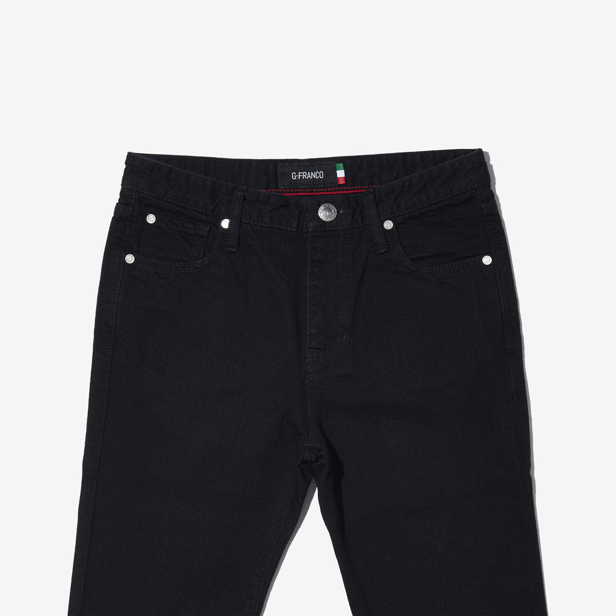 G-FRANCOのレディースジーンズ、SLIM TAPERED（スリムテーパード）Black（ブラック）の正面からのアップ