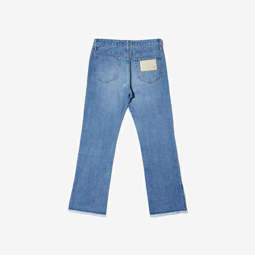 G-FRANCOのレディースジーンズ、STRAIGHT SLIT（ストレートスリット）Light Blue（ライトブルー）の背面からの全体図