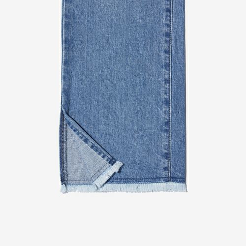 G-FRANCOのレディースジーンズ、STRAIGHT SLIT（ストレートスリット）Light Blue（ライトブルー）の裾