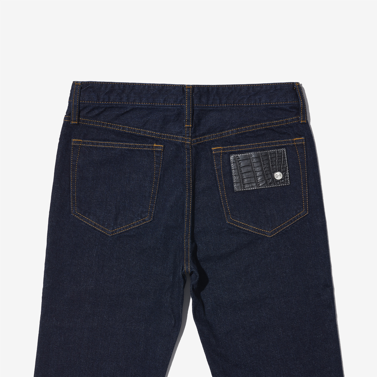 G-FRANCOのレディースジーンズ、STRAIGHT SLIT（ストレートスリット）Indigo（インディゴ）の背面からのアップ