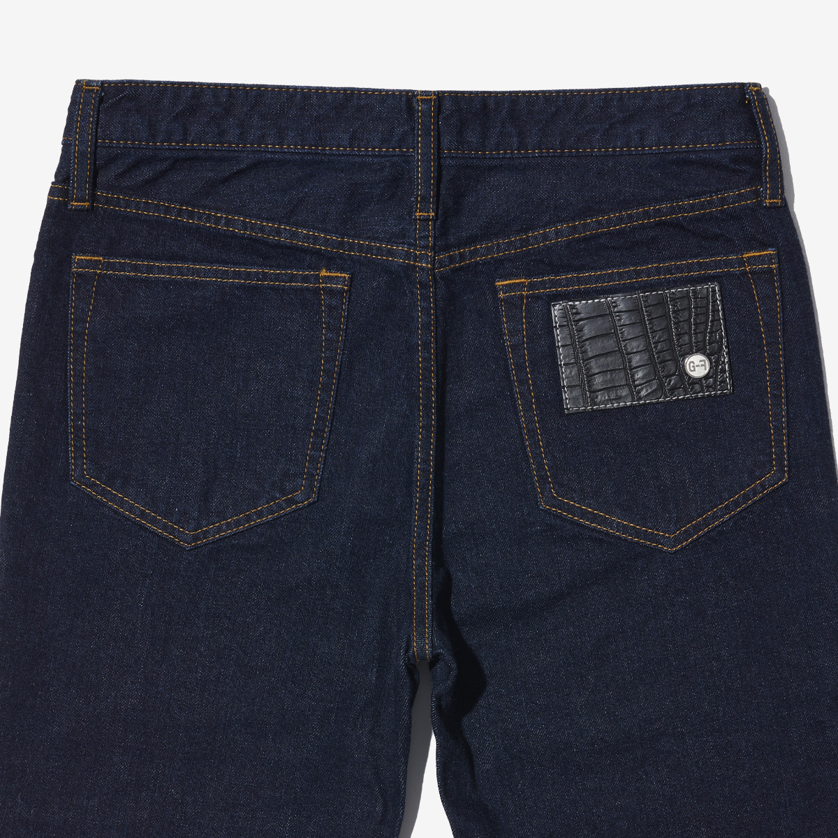 G-FRANCOのレディースジーンズ、STRAIGHT SLIT（ストレートスリット）Indigo（インディゴ）の背面からのアップ