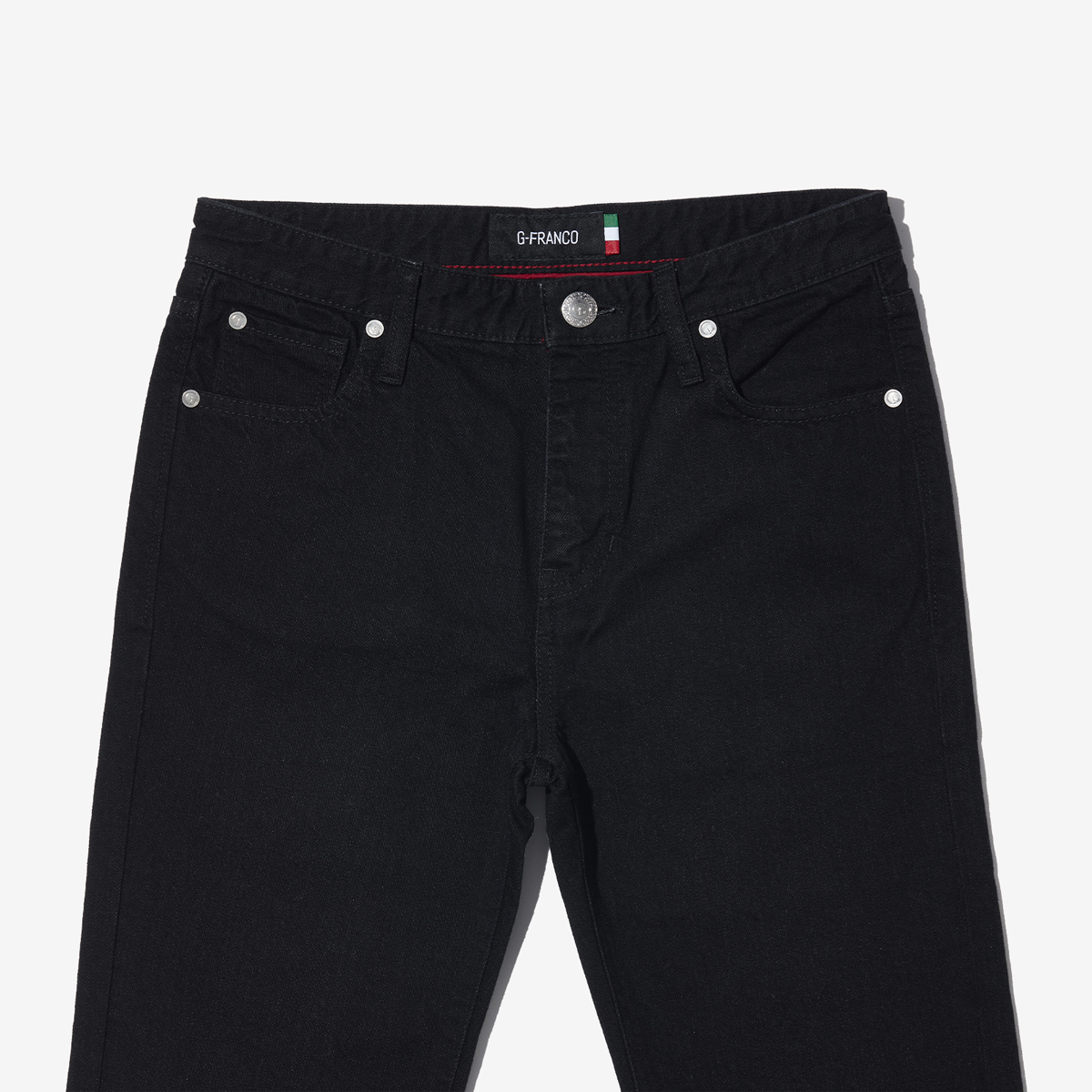 G-FRANCOのレディースジーンズ、STRAIGHT SLIT（ストレートスリット）Black（ブラック）の正面からのアップ