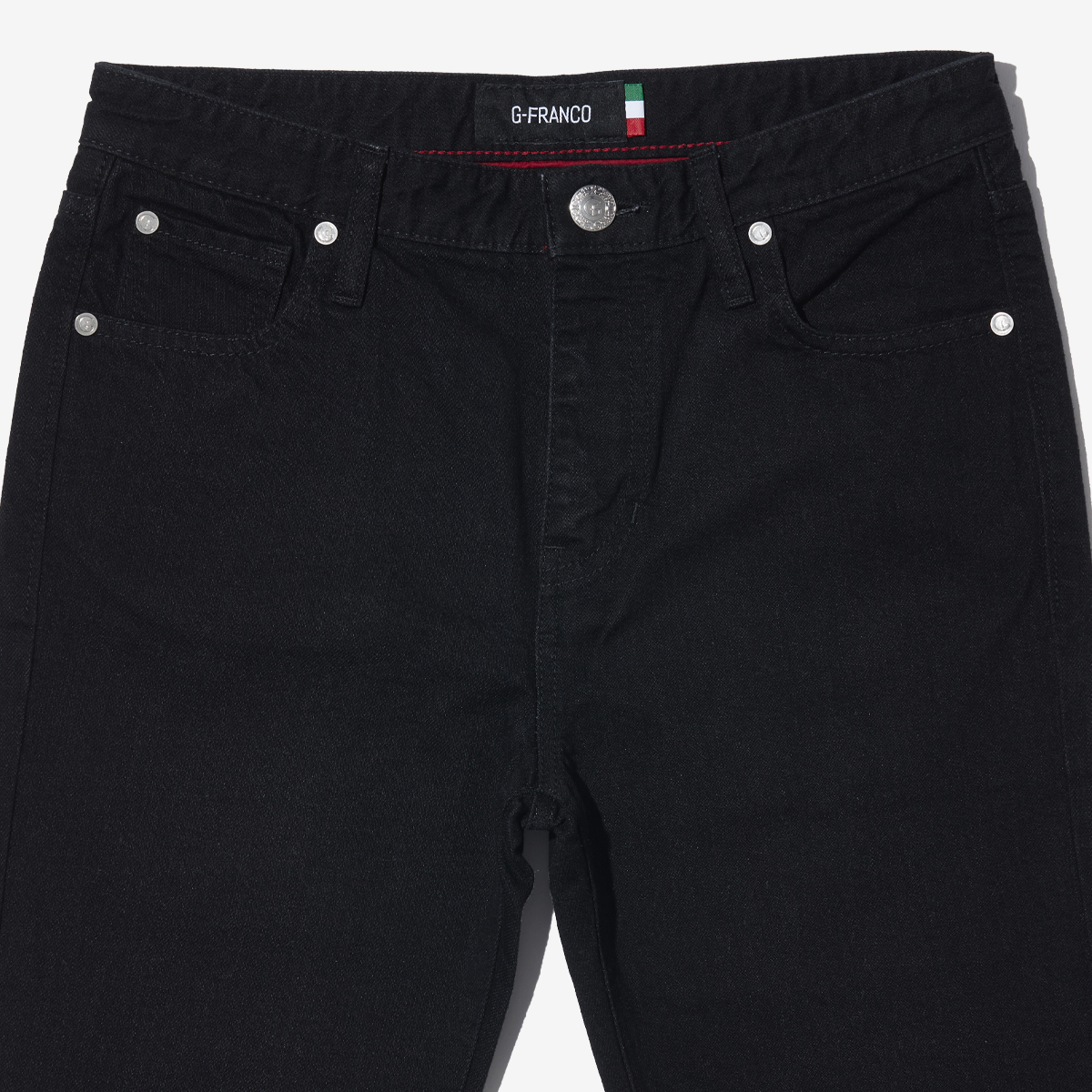 G-FRANCOのレディースジーンズ、STRAIGHT SLIT（ストレートスリット）Black（ブラック）の正面からのアップ