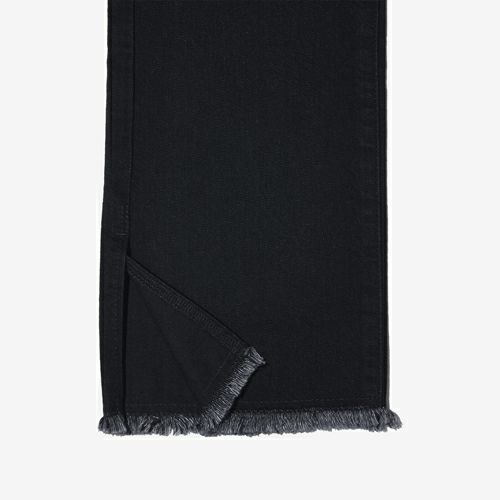 G-FRANCOのレディースジーンズ、STRAIGHT SLIT（ストレートスリット）Black（ブラック）の裾
