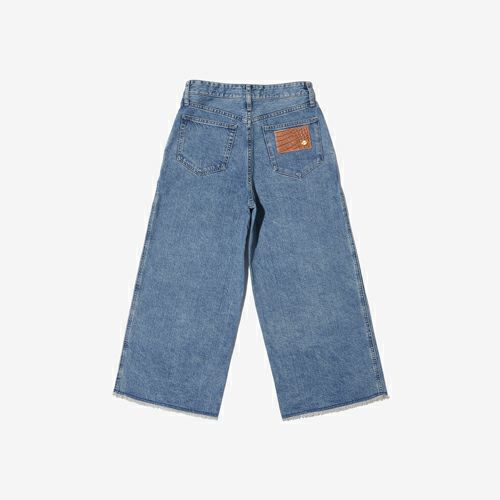 G-FRANCOのレディースジーンズ、WIDE FIT（ワイドフィット）Light Blue（ライトブルー）の背面からの全体図