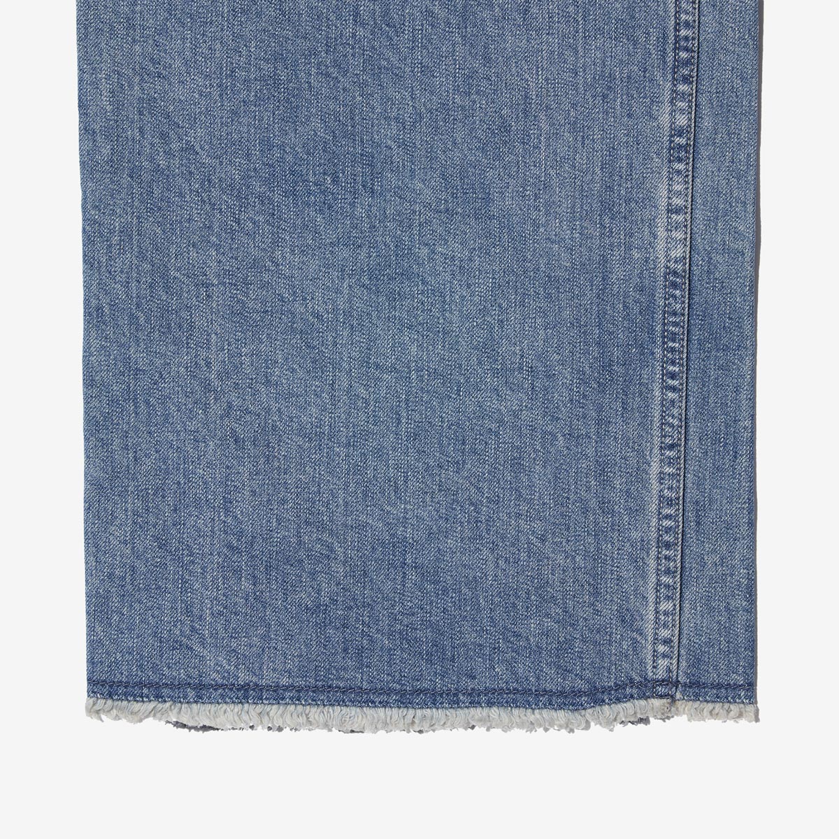 G-FRANCOのレディースジーンズ、WIDE FIT（ワイドフィット）Light Blue（ライトブルー）の裾