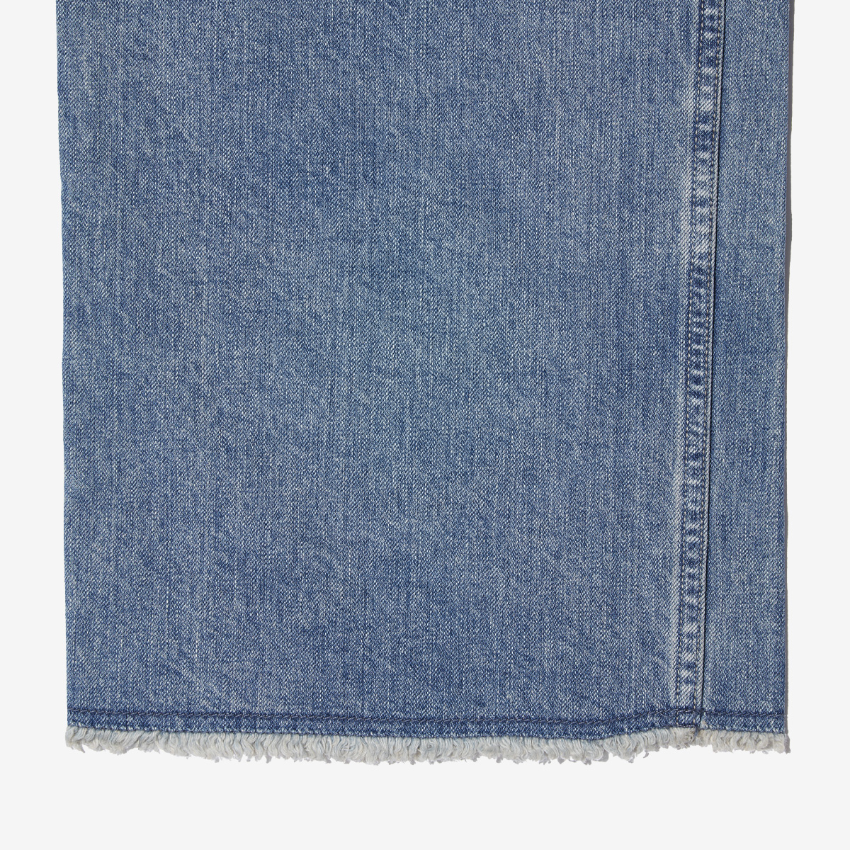 G-FRANCOのレディースジーンズ、WIDE FIT（ワイドフィット）Light Blue（ライトブルー）の裾
