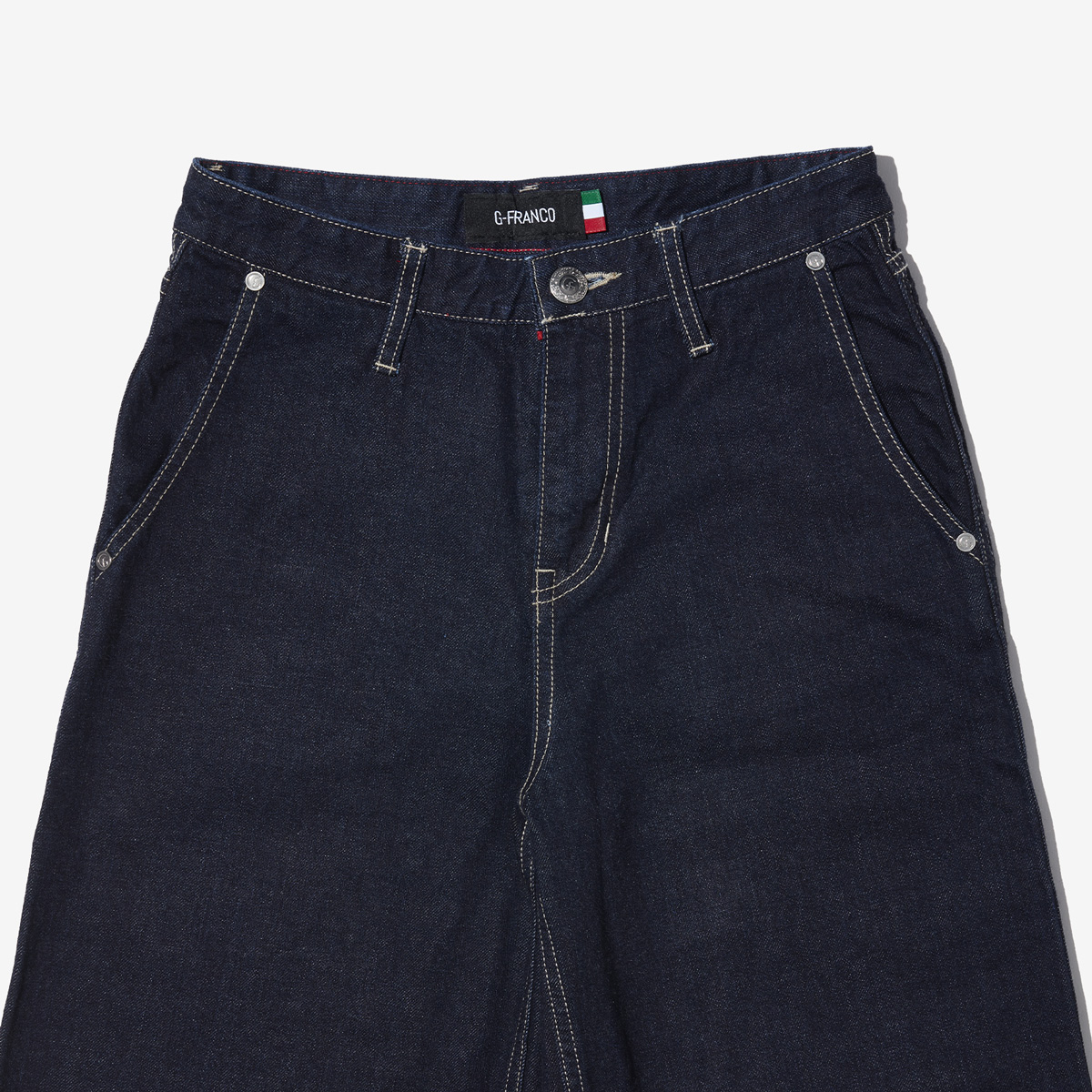 G-FRANCOのレディースジーンズ、WIDE FIT（ワイドフィット）Indigo（インディゴ）の正面からのアップ