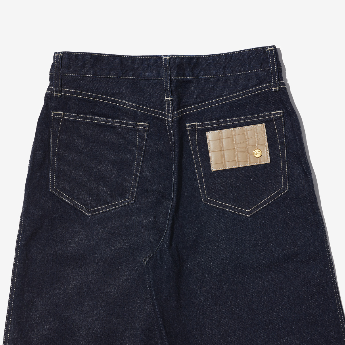 G-FRANCOのレディースジーンズ、WIDE FIT（ワイドフィット）Indigo（インディゴ）の背面からのアップ