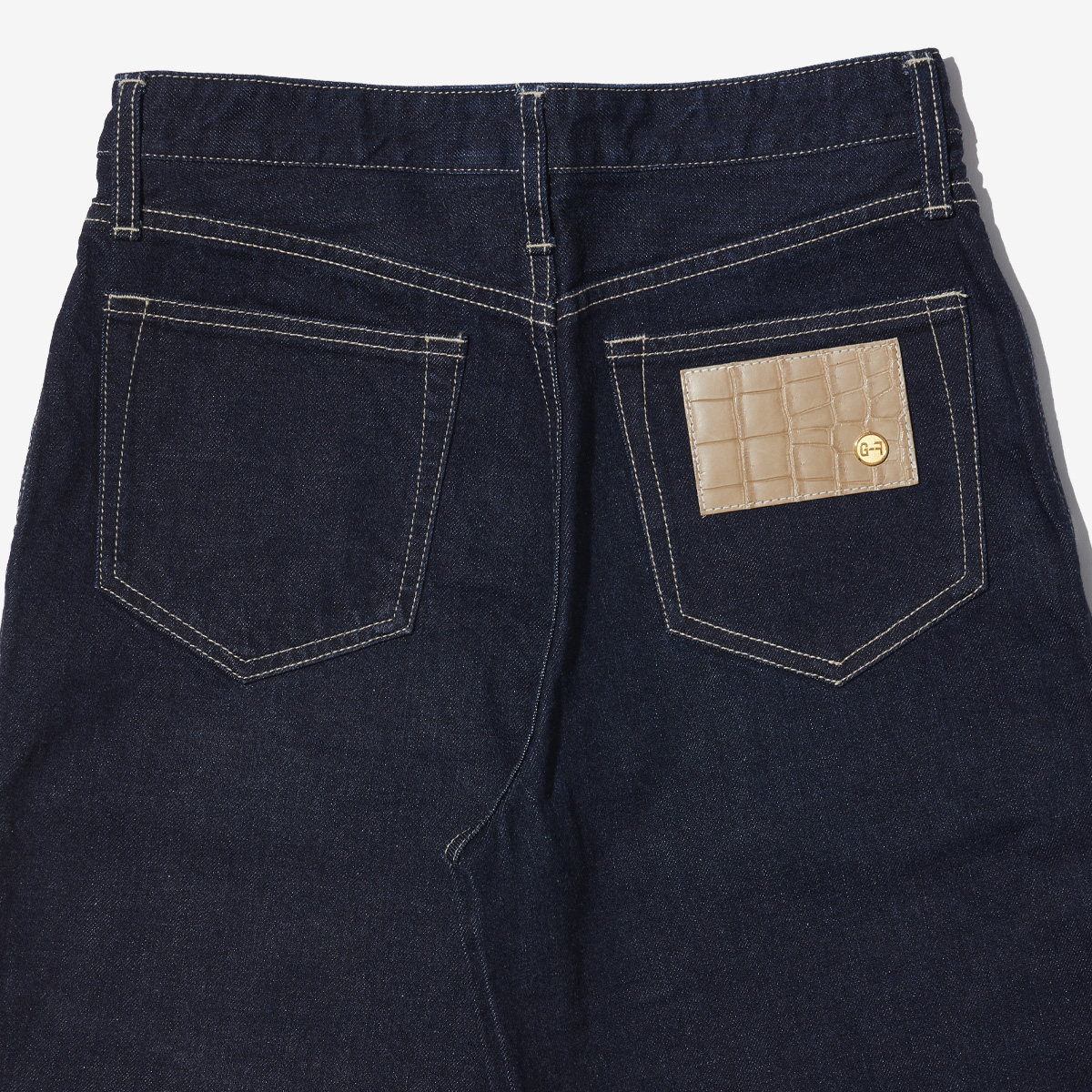 G-FRANCOのレディースジーンズ、WIDE FIT（ワイドフィット）Indigo（インディゴ）の背面からのアップ