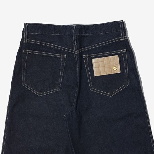 G-FRANCOのレディースジーンズ、WIDE FIT（ワイドフィット）Indigo（インディゴ）の背面からのアップ