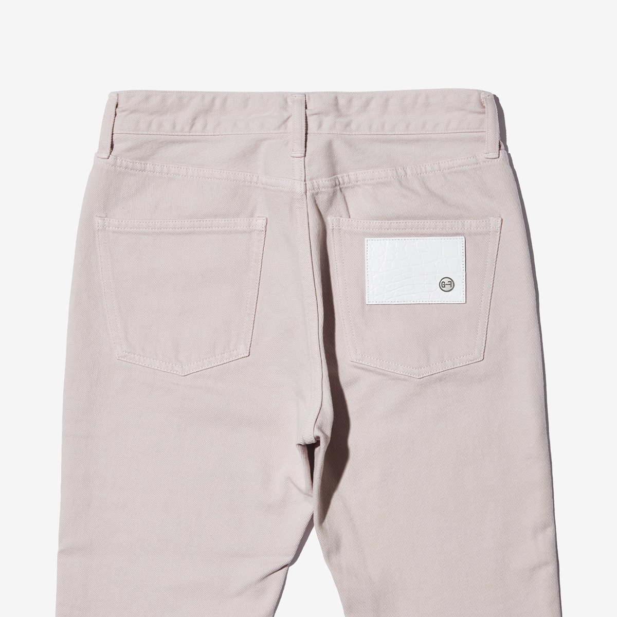 G-FRANCOのレディースジーンズ、COLOR DENIM（カラーデニム）Pink（ピンク）の背面からのアップ