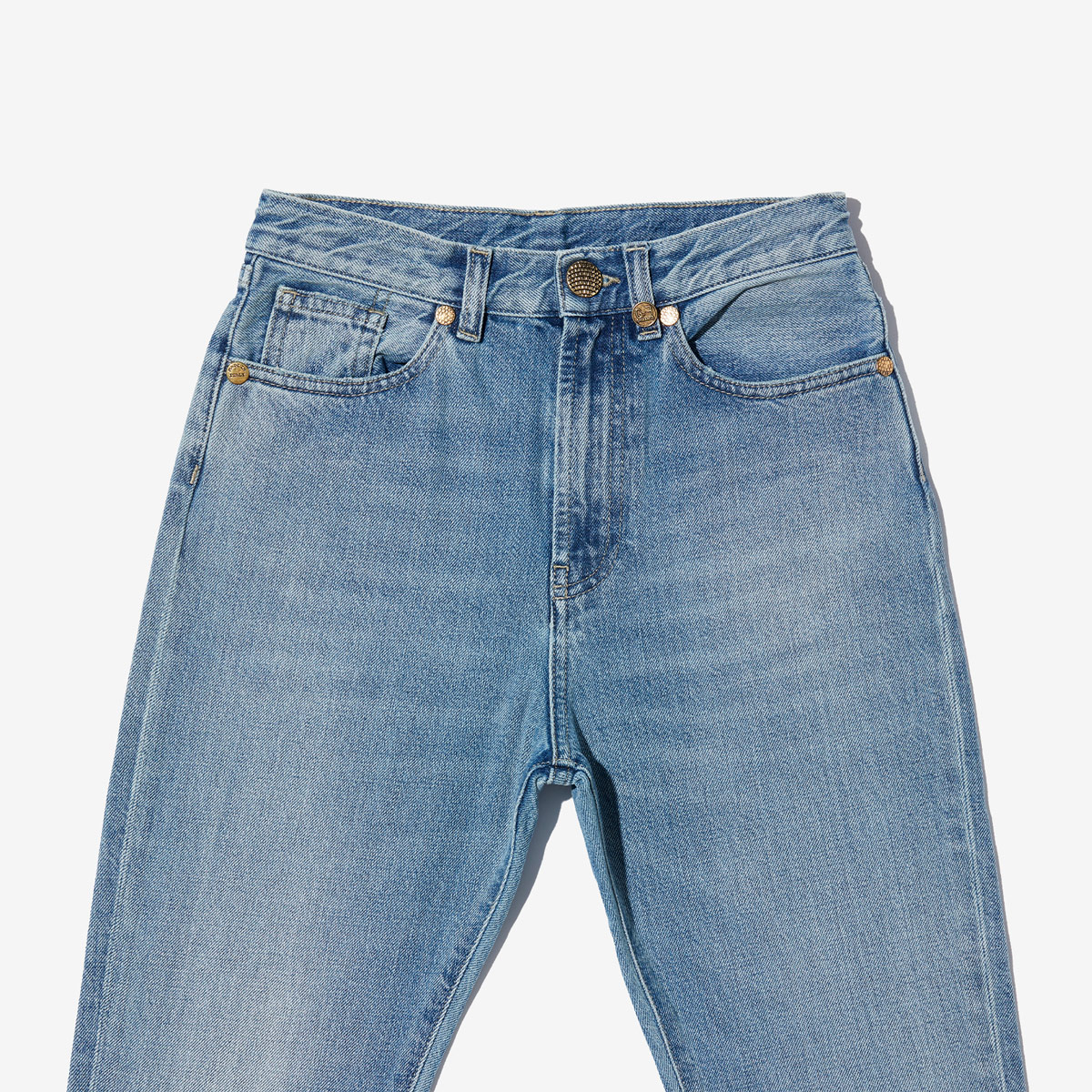 G-FRANCOのレディースジーンズ、MINERVA（ミネルヴァ）Light Blue（ライトブルー）の正面からのアップ