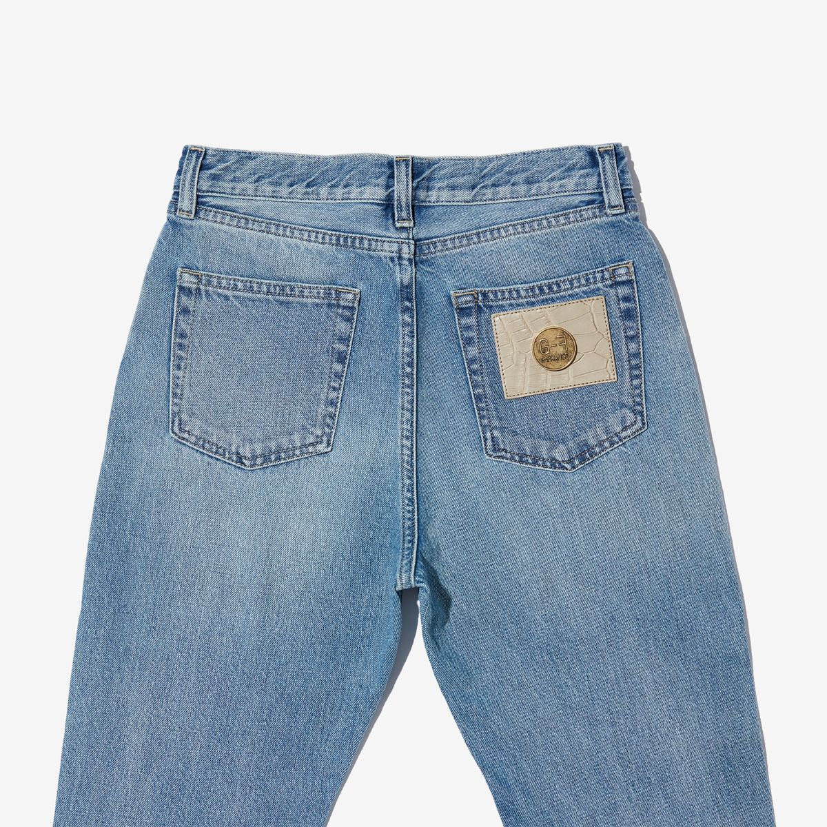 G-FRANCOのレディースジーンズ、MINERVA（ミネルヴァ）Light Blue（ライトブルー）の背面からのアップ