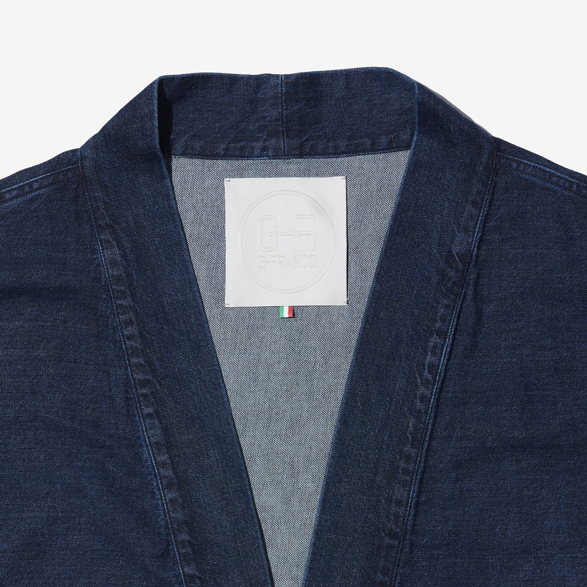 G-FRANCOのレディースデニムジャケット、FLORA（フローラ）Indigo（インディゴ）の襟周り