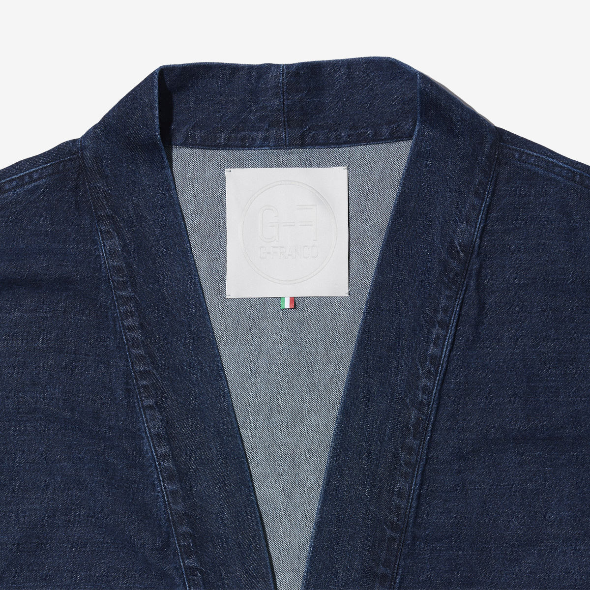 G-FRANCOのレディースデニムジャケット、FLORA（フローラ）Indigo（インディゴ）の襟周り