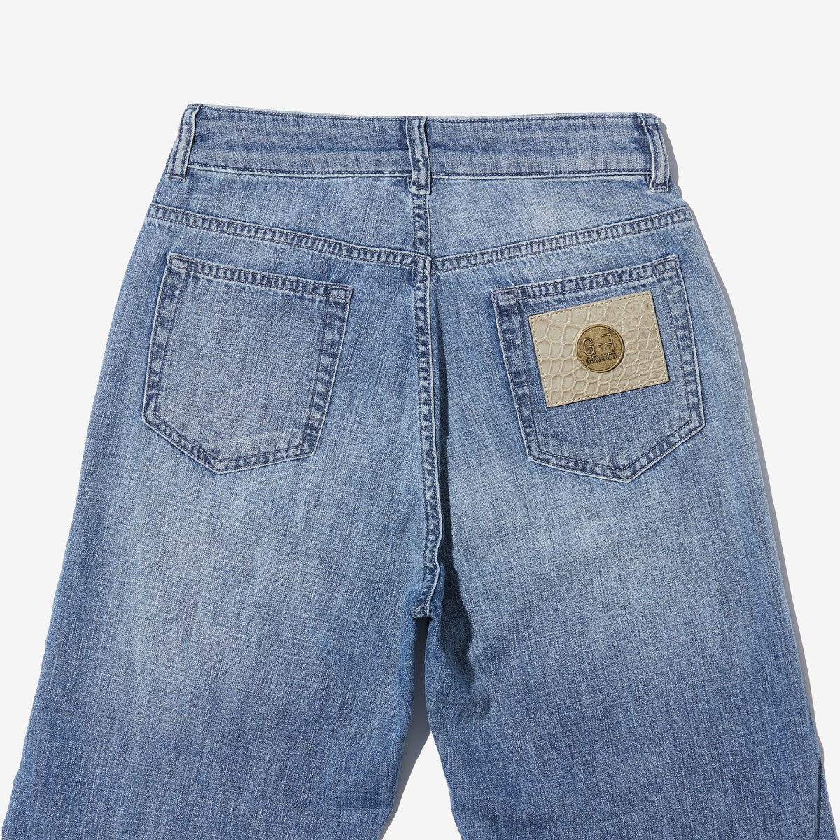 G-FRANCOのレディースジーンズ、VESTA（ヴェスタ）Light Blue（ライトブルー）の背面からのアップ