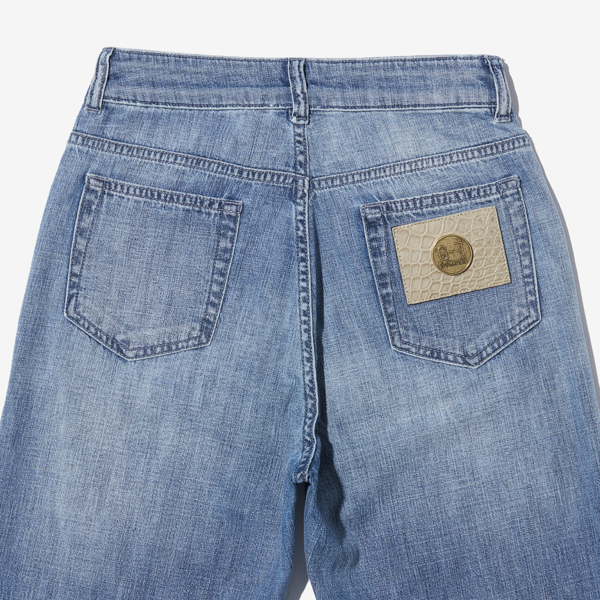 G-FRANCOのレディースジーンズ、VESTA（ヴェスタ）Light Blue（ライトブルー）の背面からのアップ