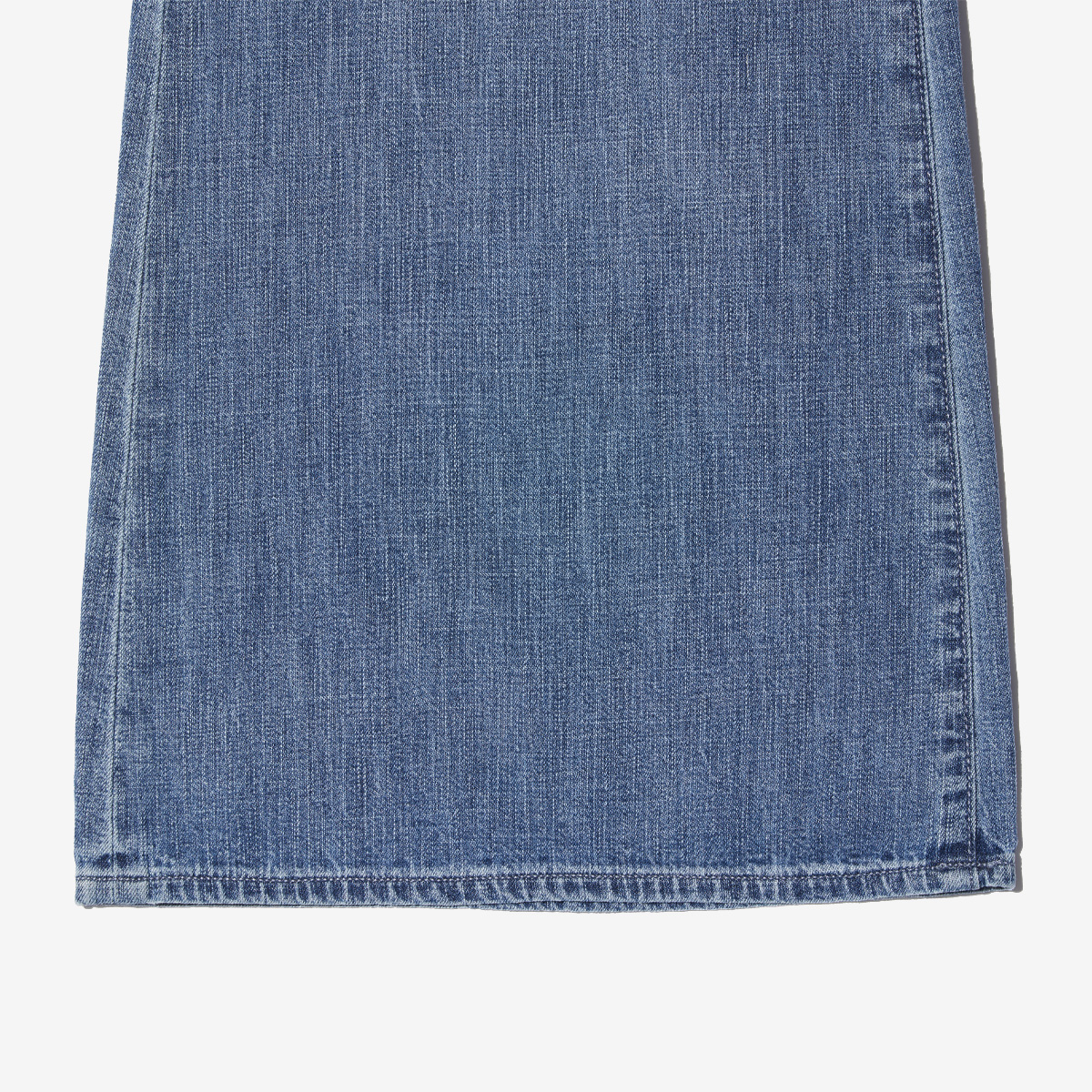 G-FRANCOのレディースジーンズ、VESTA（ヴェスタ）Light Blue（ライトブルー）の裾