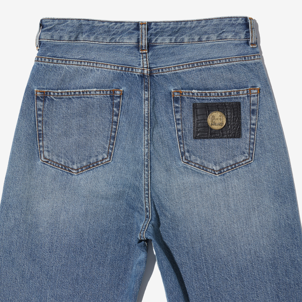 G-FRANCOのレディースジーンズ、GIUNONE（ジュノーネ）Light Blue（ライトブルー）の背面からのアップ