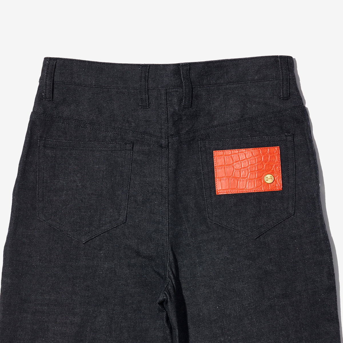 G-FRANCOのレディースジーンズ、HIGH WEST FLARE（ハイウェストフレア）Gray（グレイ）の背面からのアップ