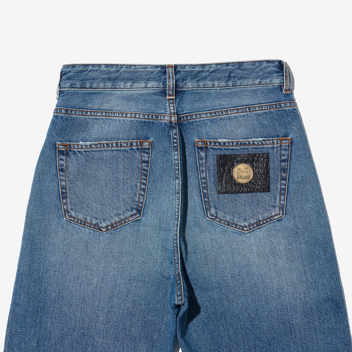 G-FRANCOのレディースジーンズ、GIUNONE EMB.（ジュノーネ）Light Blue（ライトブルー）の背面からのアップ