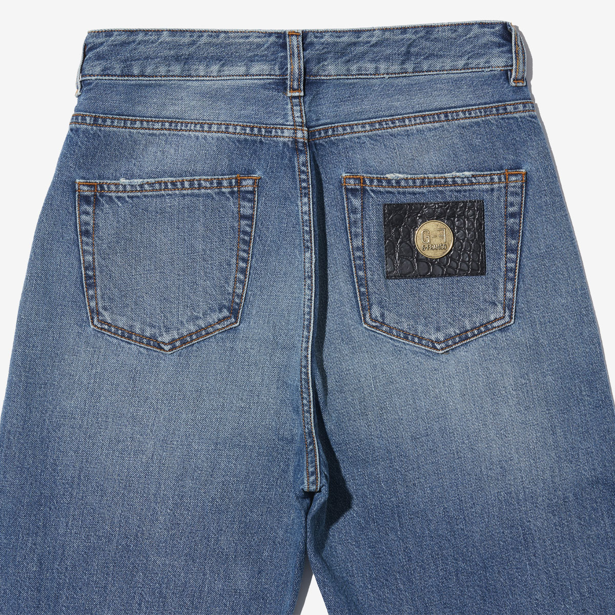 G-FRANCOのレディースジーンズ、GIUNONE EMB.（ジュノーネ）Light Blue（ライトブルー）の背面からのアップ