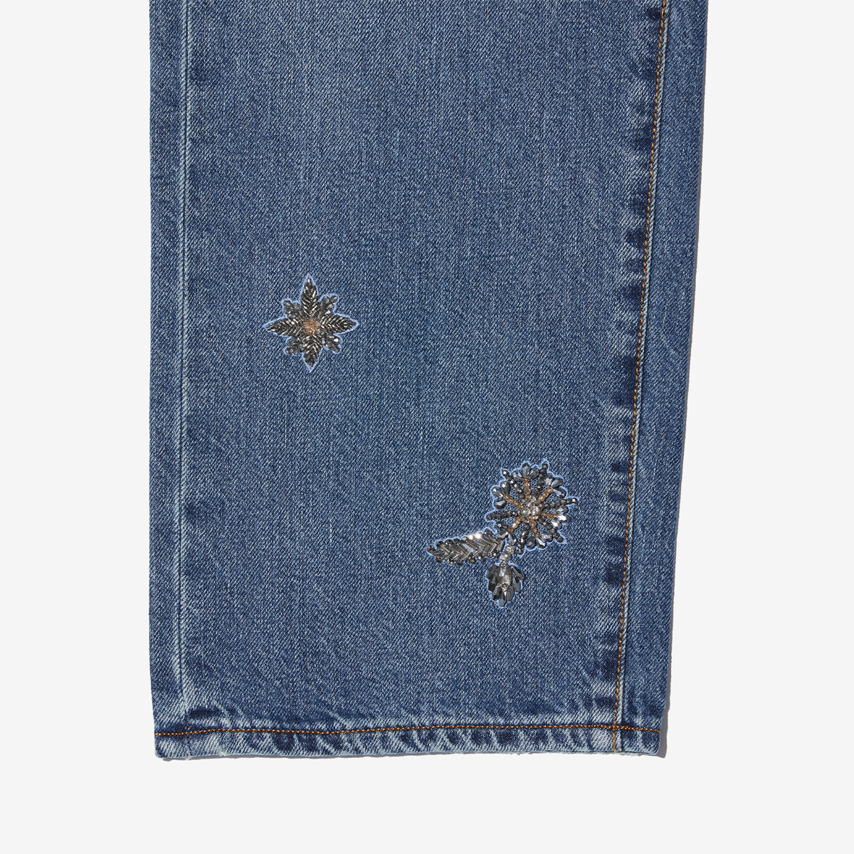 G-FRANCOのレディースジーンズ、GIUNONE EMB.（ジュノーネ）Light Blue（ライトブルー）の裾