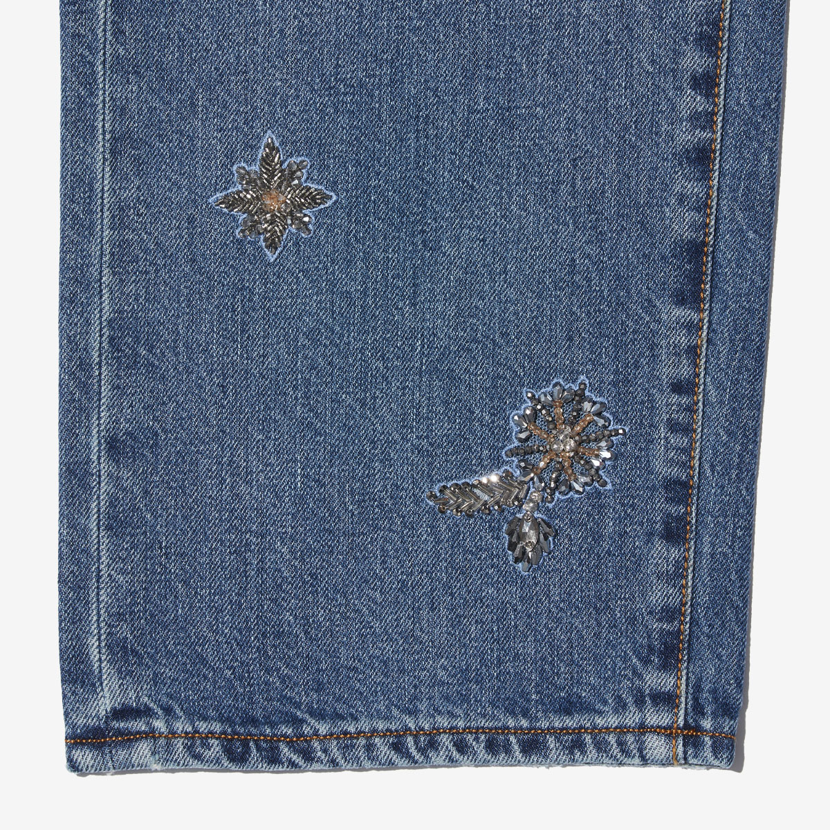 G-FRANCOのレディースジーンズ、GIUNONE EMB.（ジュノーネ）Light Blue（ライトブルー）の裾