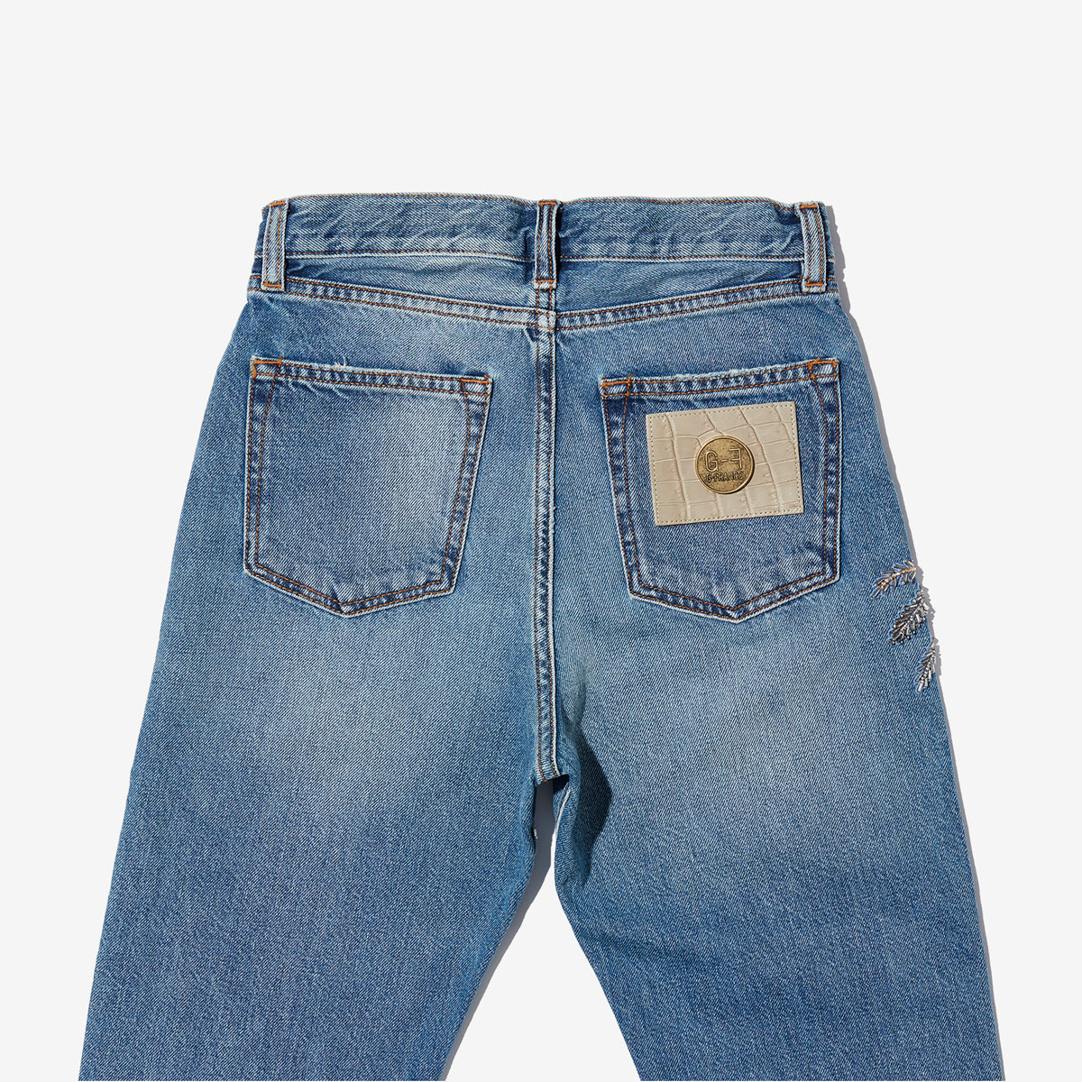 G-FRANCOのレディースジーンズ、VENERE EMB.（ヴェネレ）Light Blue（ライトブルー）の背面からのアップ