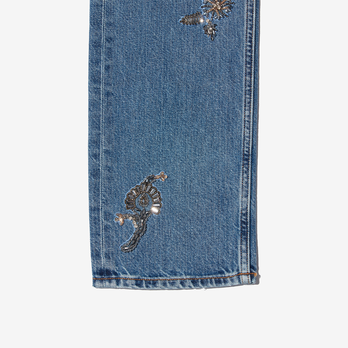 G-FRANCOのレディースジーンズ、VENERE EMB.（ヴェネレ）Light Blue（ライトブルー）の裾