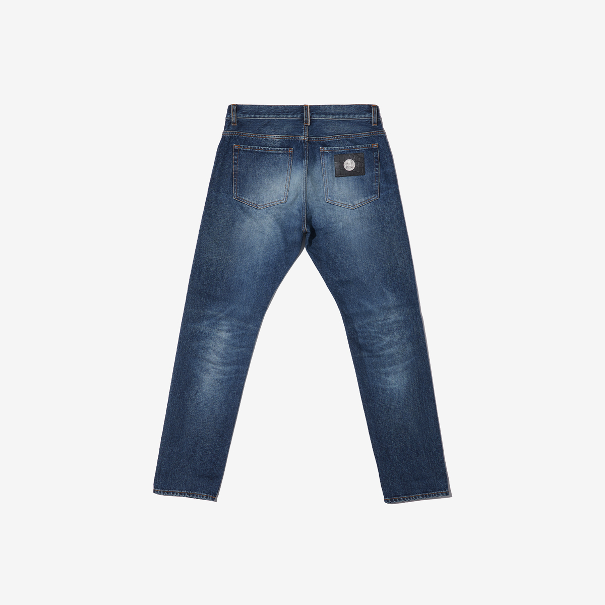 G-FRANCOのメンズジーンズ、GIOVE（ジョーべ）Capri Blue（カプリブルー）の背面からの全体図