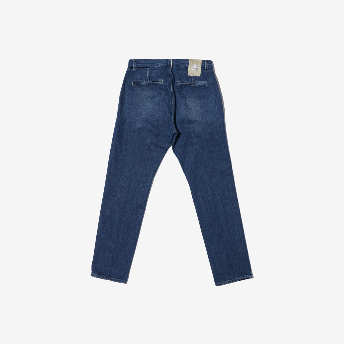 G-FRANCOのメンズジーンズ、MARTE（マルテ）Panarea Blue（パナレアブルー）の背面からの全体図