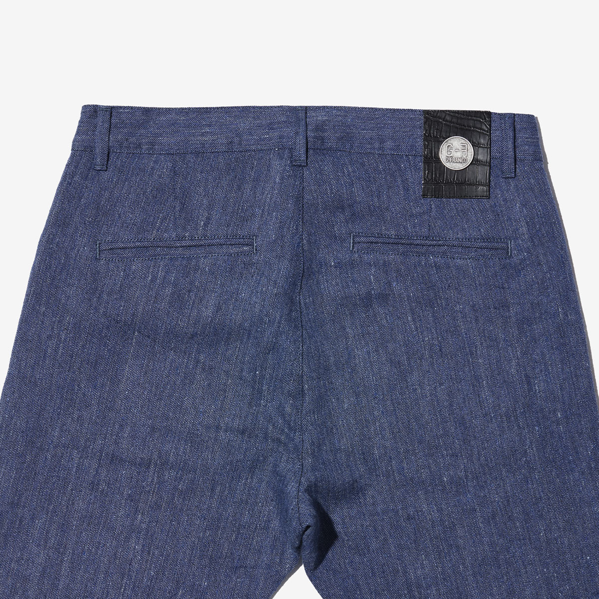 G-FRANCOのメンズジーンズ、MARTE（マルテ）Salina Blue（サリーナブルー）の背面からのアップ