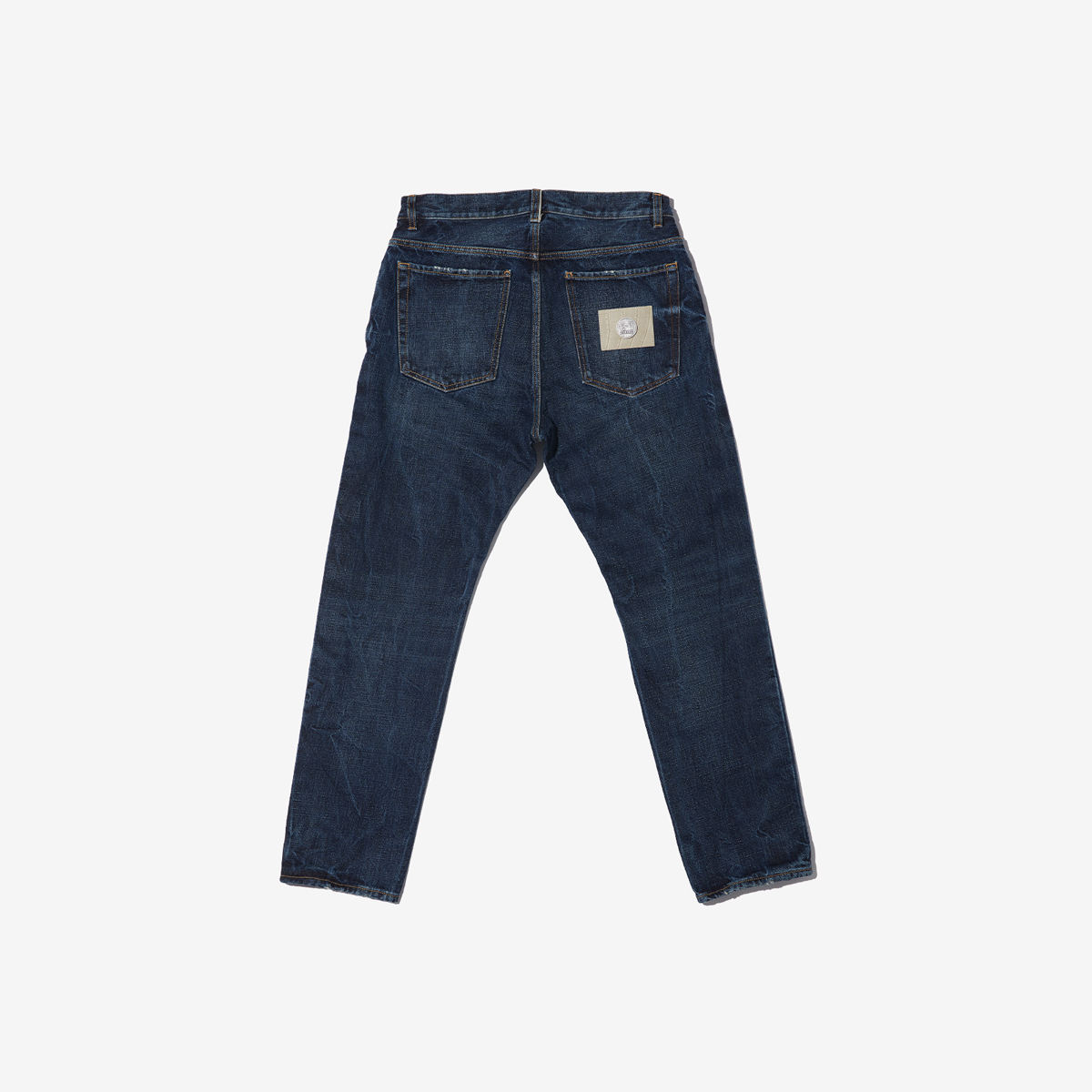 G-FRANCOのメンズジーンズ、BACCO（バッコ）Storomboli Blue（ストロンボリブルー）の背面からの全体図