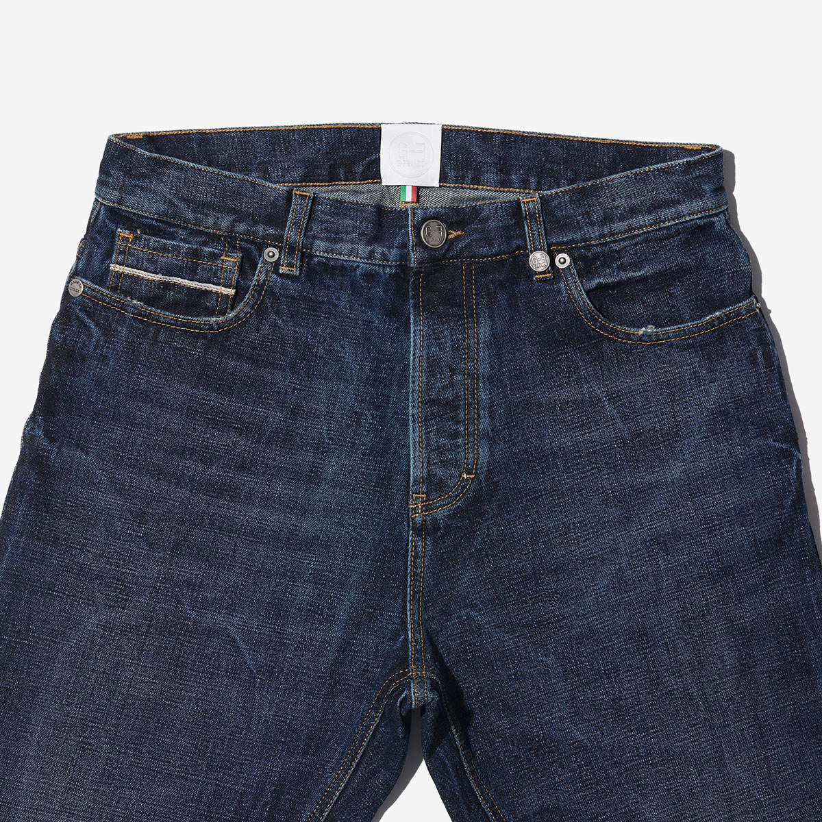 G-FRANCOのメンズジーンズ、BACCO（バッコ）Storomboli Blue（ストロンボリブルー）の正面からのアップ