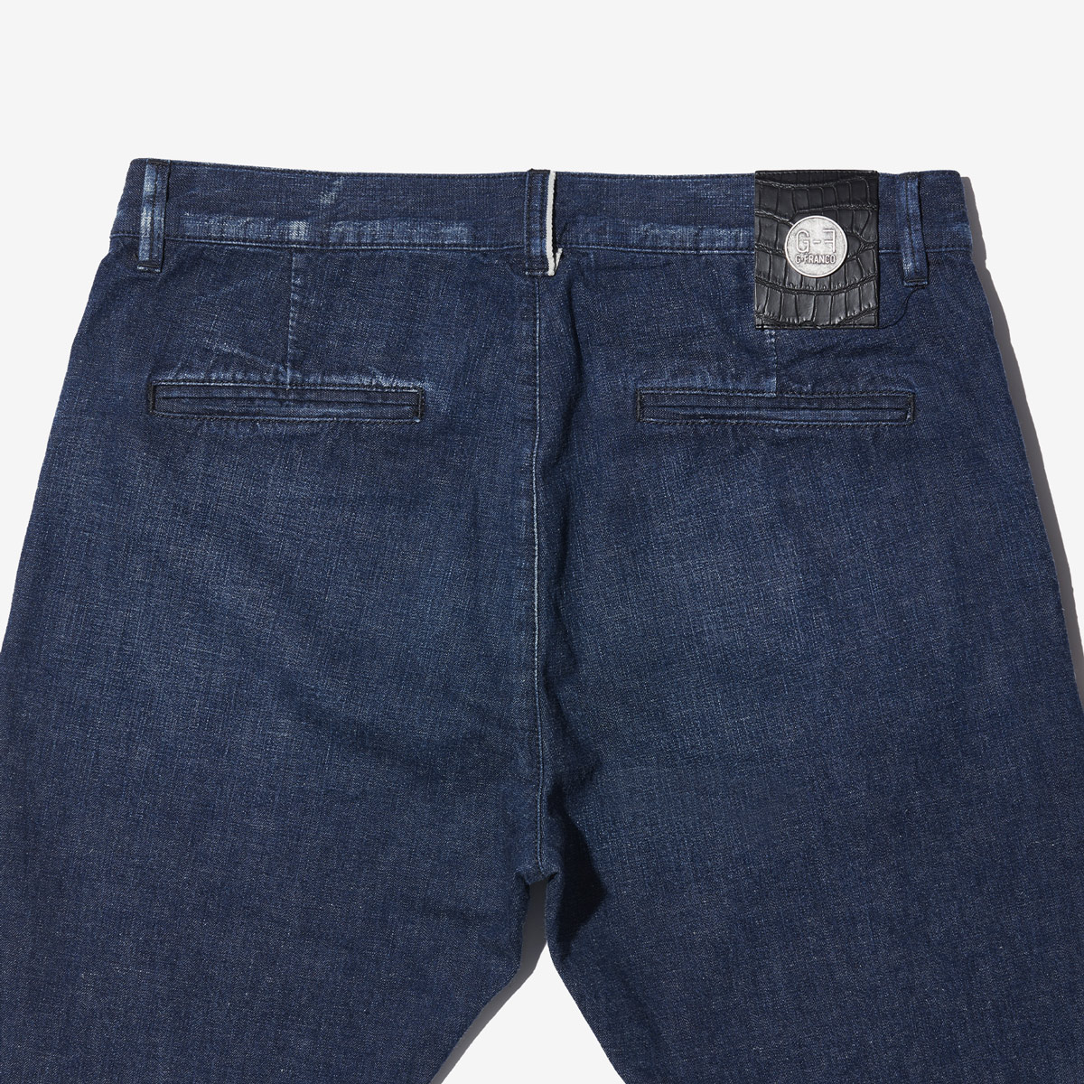 G-FRANCOのメンズジーンズ、APOLLO（アポロ）Pantelleria Blue（パンテッレリアブルー）の背面からのアップ