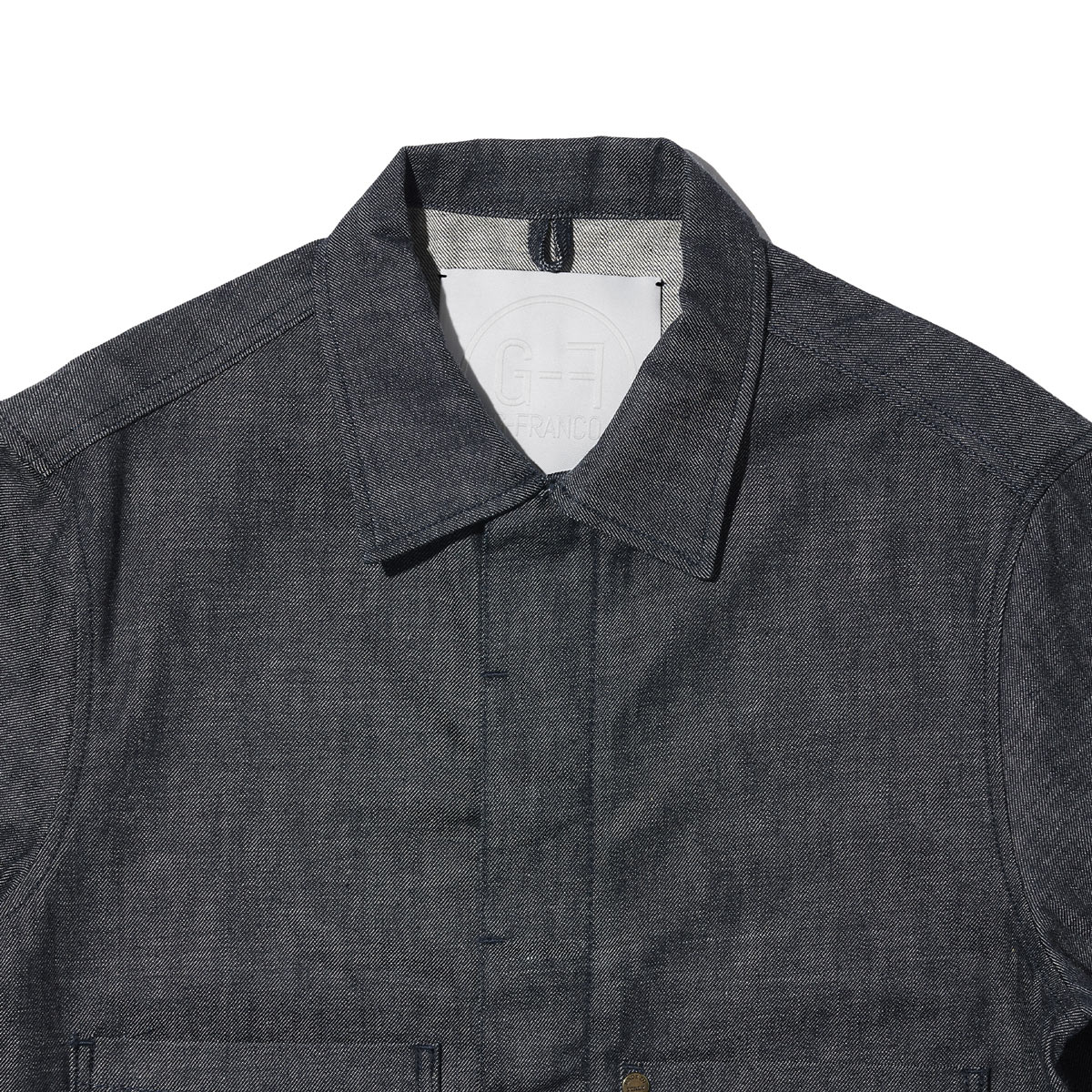 G-FRANCOのレディースデニムジャケット、CERERE（チェレーレ）Black（ブラック）の襟周り