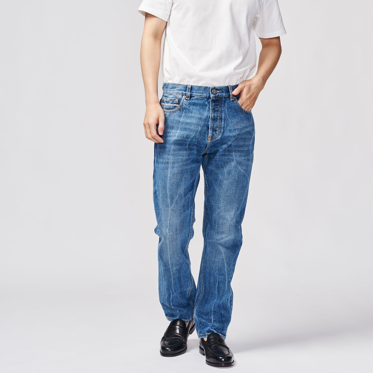 G-FRANCOのメンズジーンズ、BACCO(バッコ)のAlicante Blue（アリカンテブルー）の背面からの全体図