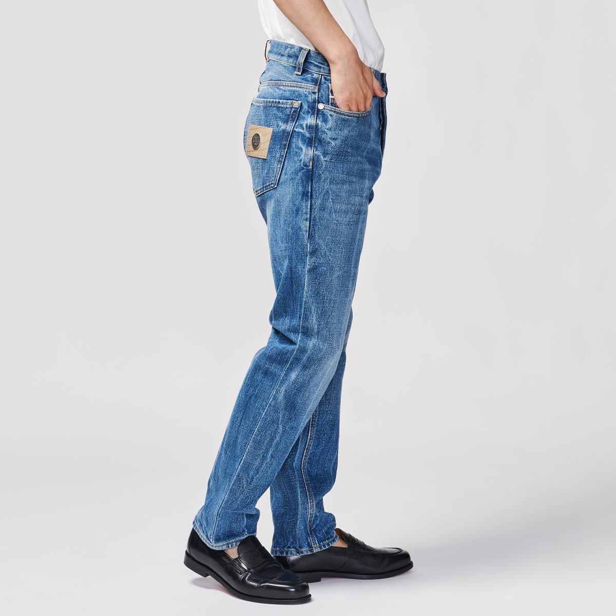G-FRANCOのメンズジーンズ、BACCO(バッコ)のAlicante Blue（アリカンテブルー）の正面からのアップ