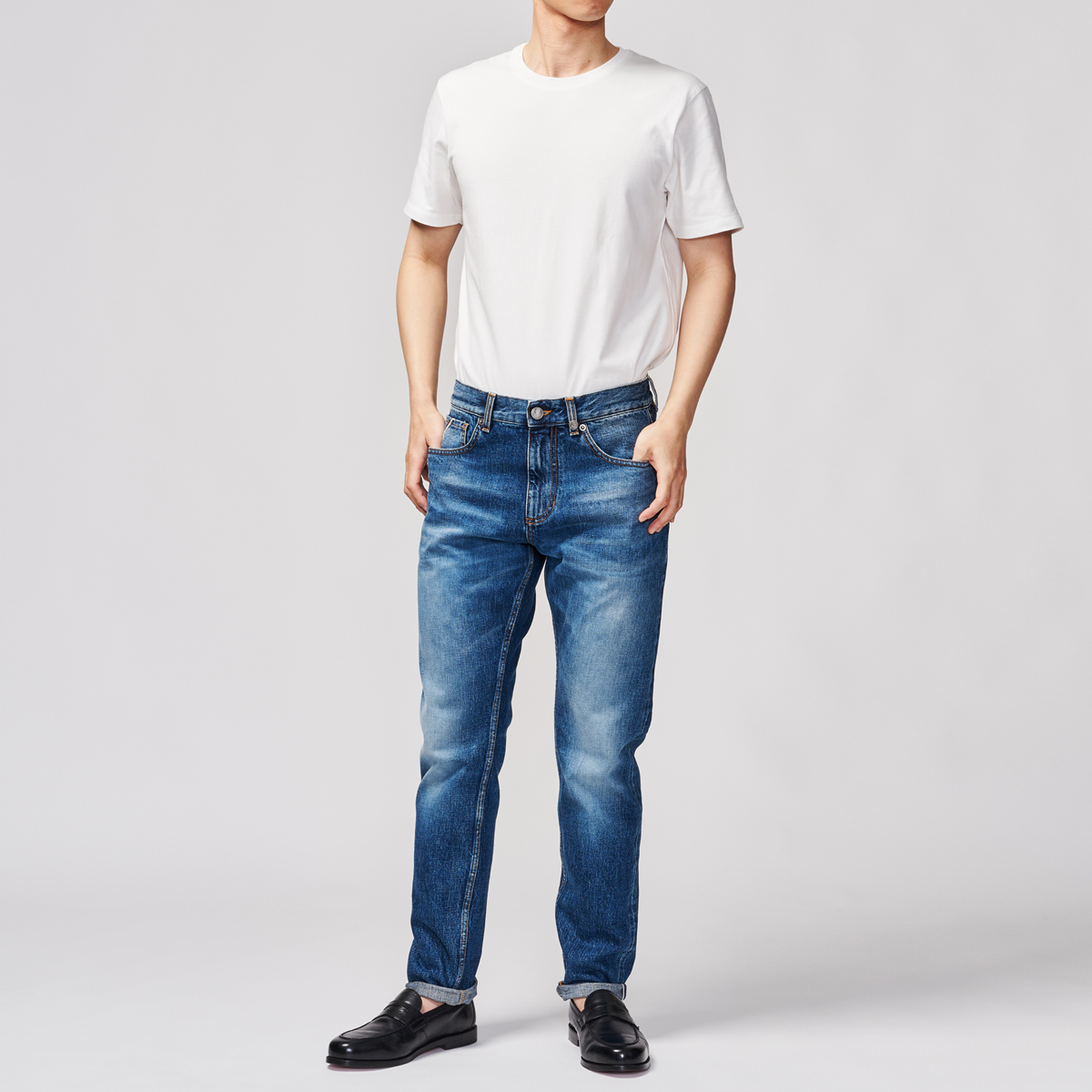G-FRANCOのメンズジーンズ、GIOVE(ジョーべ)のProcida Blue（プロシダブルー）の背面からの全体図
