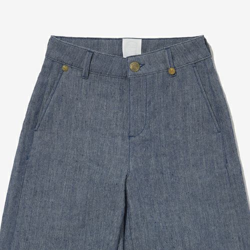 G-FRANCOのレディースジーンズ、NIKE（ニケ）Bologna Blue（ボローニャブルー）の正面からのアップ