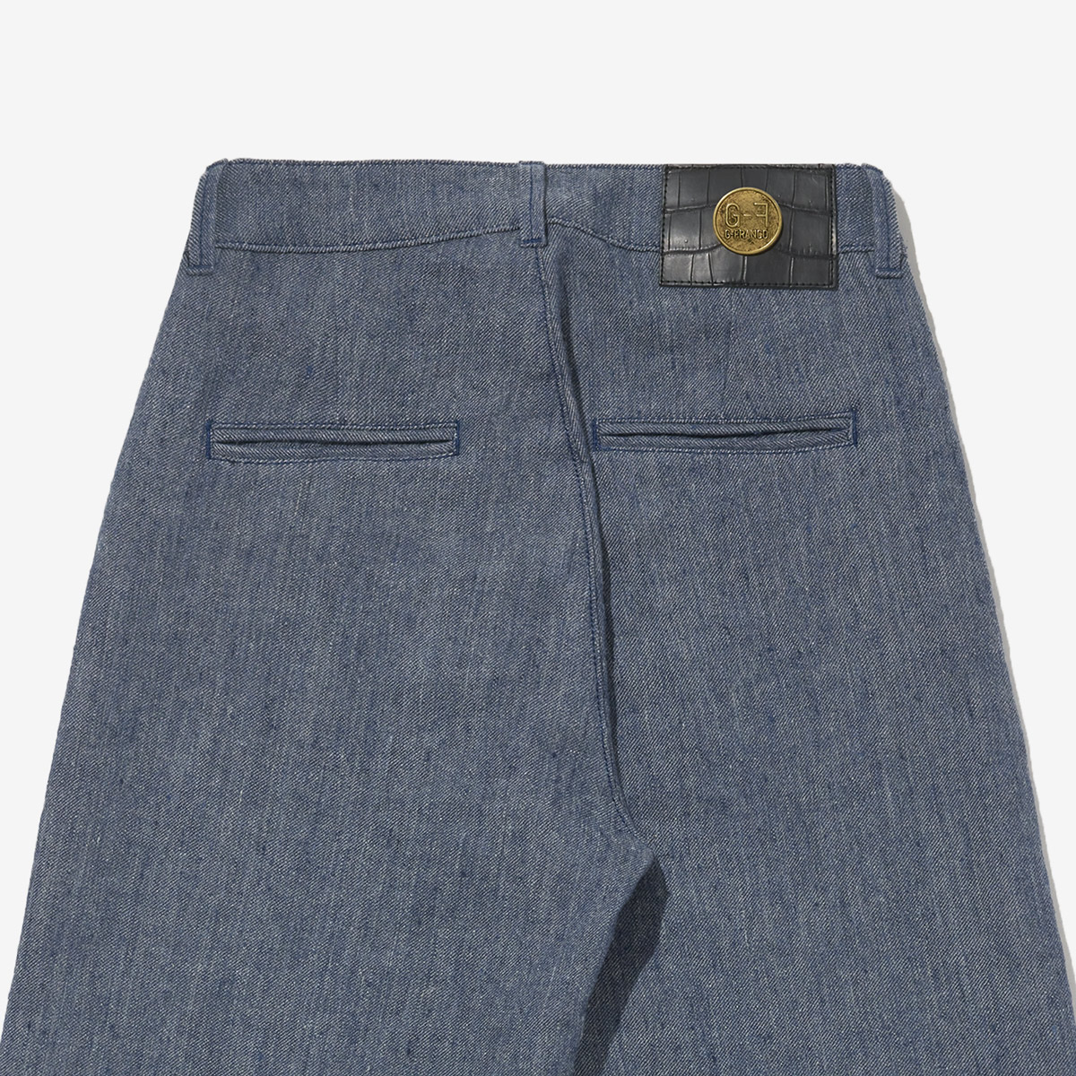 G-FRANCOのレディースジーンズ、NIKE（ニケ）Bologna Blue（ボローニャブルー）の背面からのアップ