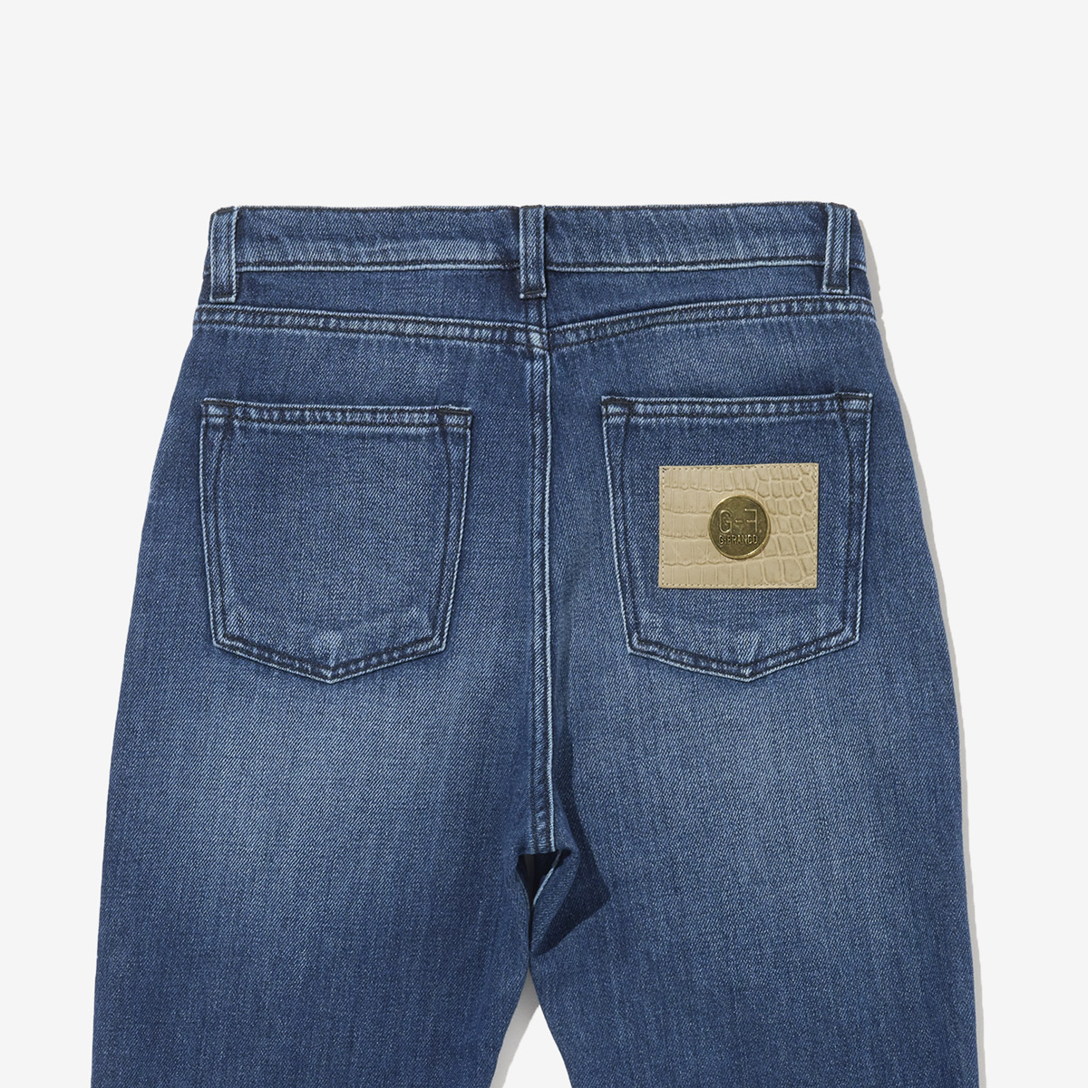 G-FRANCOのレディースジーンズ、MINERVA（ミネルヴァ）Roma Blue（ローマブルー）の背面からのアップ