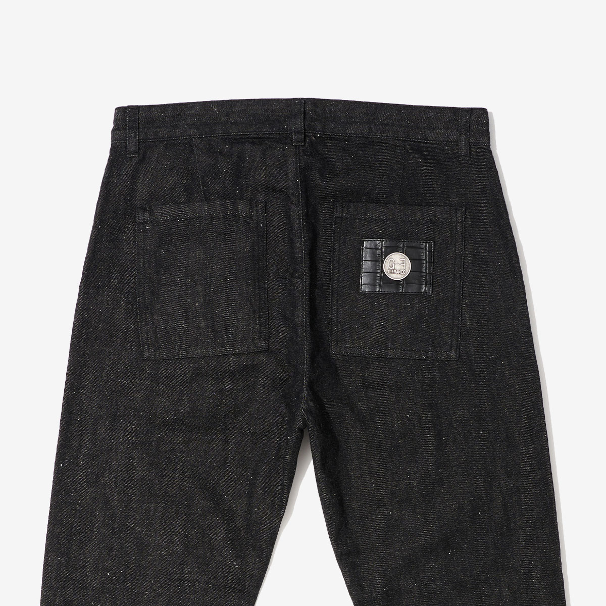 G-FRANCOのメンズチノパン、MERCURIO メルクリオのバックからのアップ画像。
