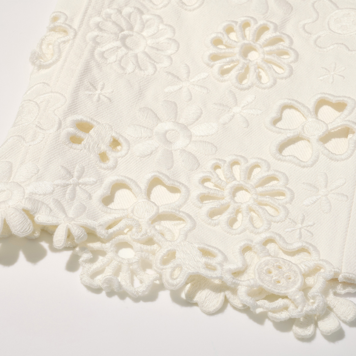 G-FRANCOのウィメンズデニムVENEREベネレの裾アップの画像