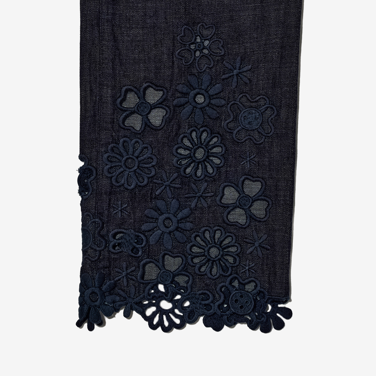 G-FRANCOのウィメンズデニムFELICITASフェリシタスの裾の画像