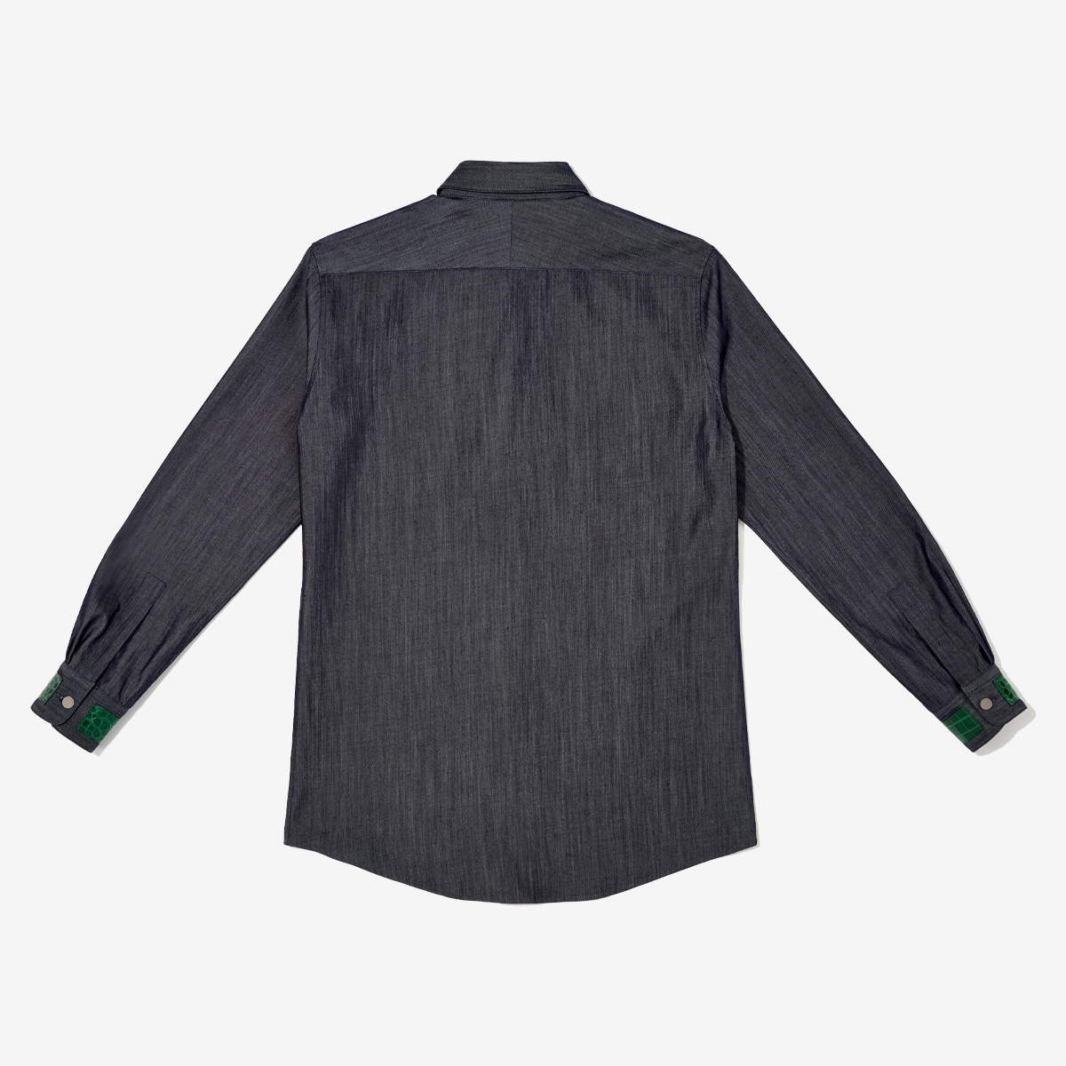 G-FRANCOのメンズデニムシャツ蚕糸（サンシ）の背面からの画像